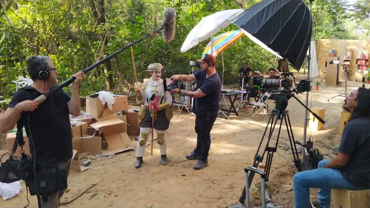 Flavia fazendo uma apresentação