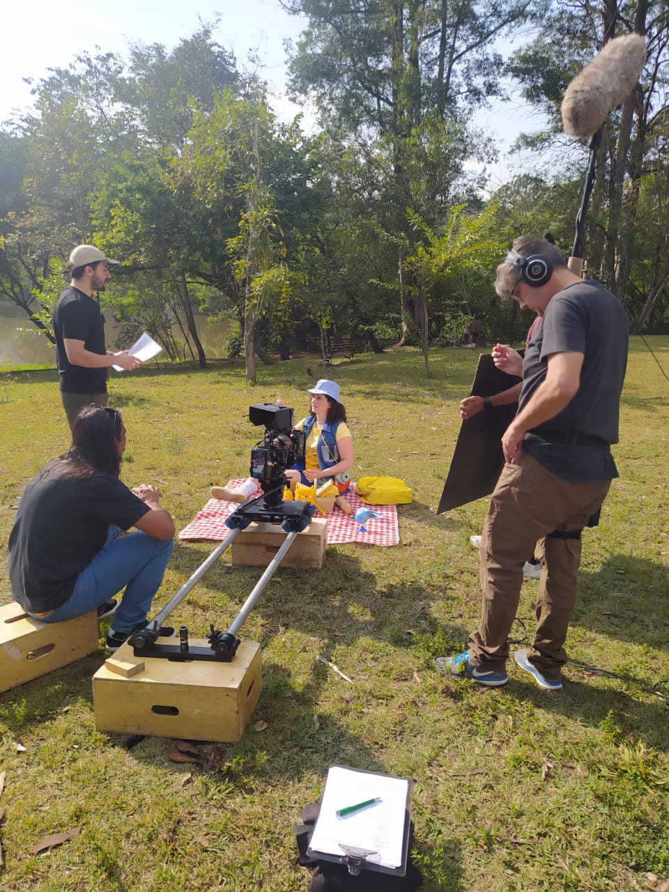 Flavia fazendo uma apresentação